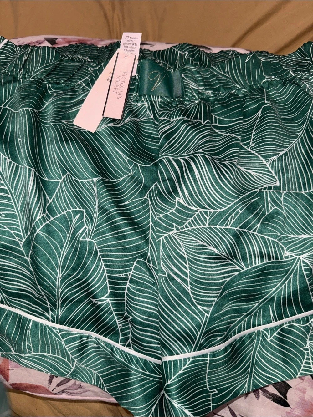 NWT Victoria's Secret Signature Satin Short Pajama btms Grn/wht palm leaves M